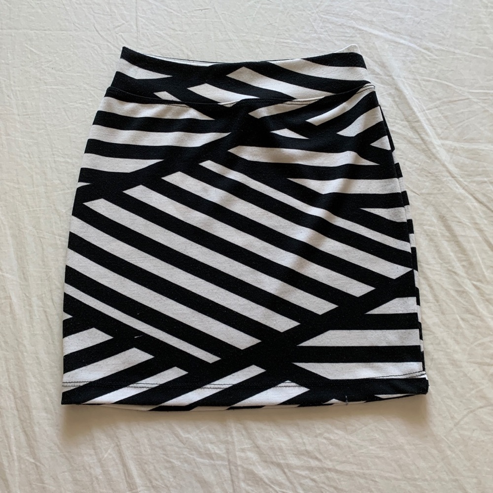 Windsor B&W Striped Patterned Mini Skirt